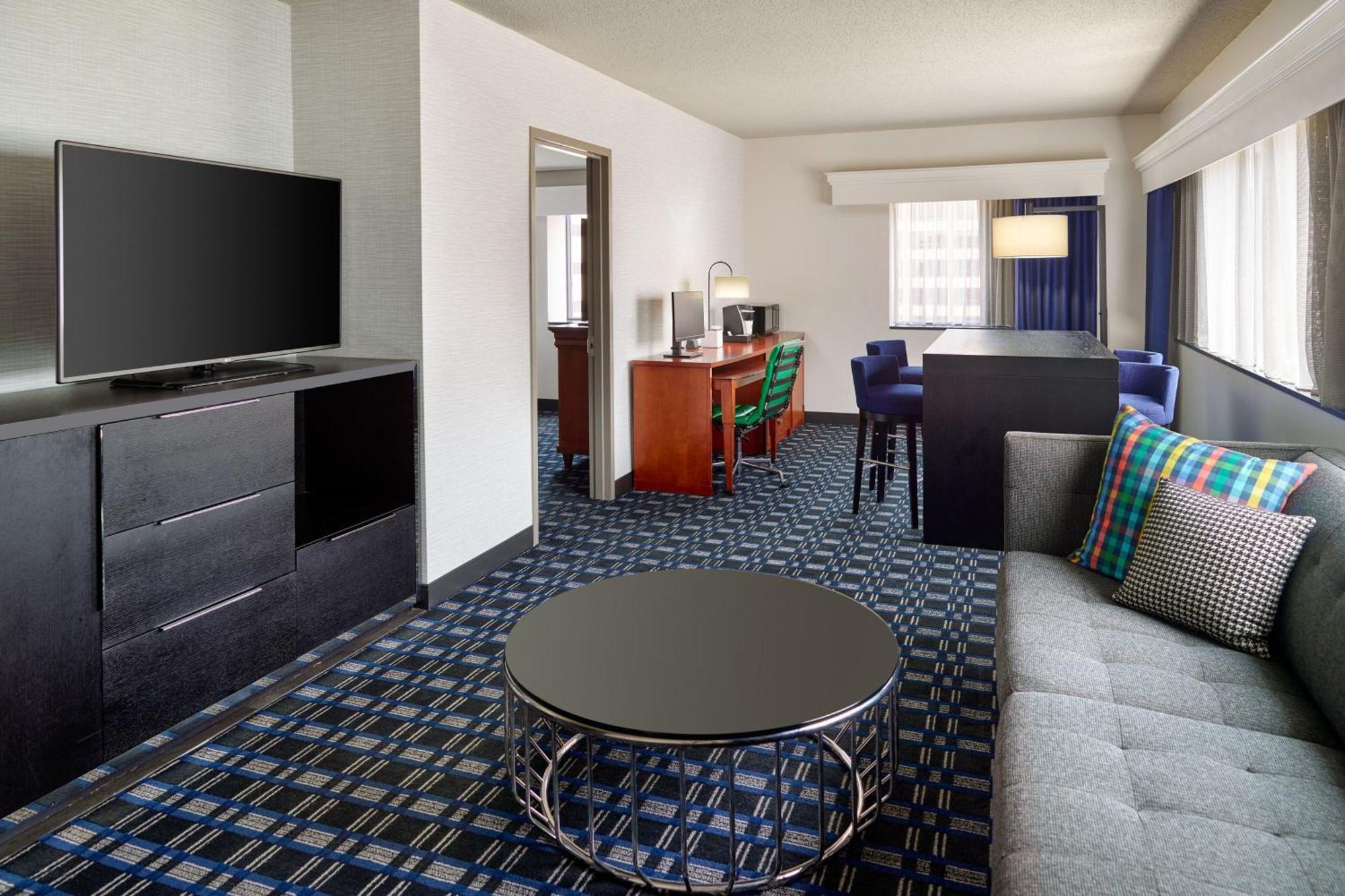 Courtyard Crystal City/reagan National Airport 3*
