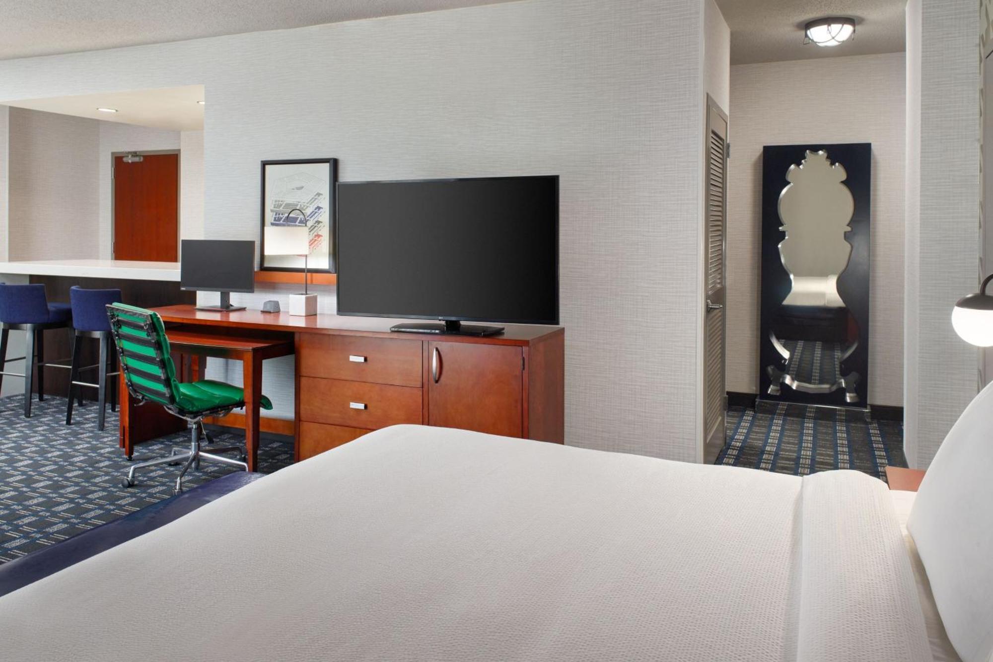 Courtyard Crystal City/reagan National Airport 3*