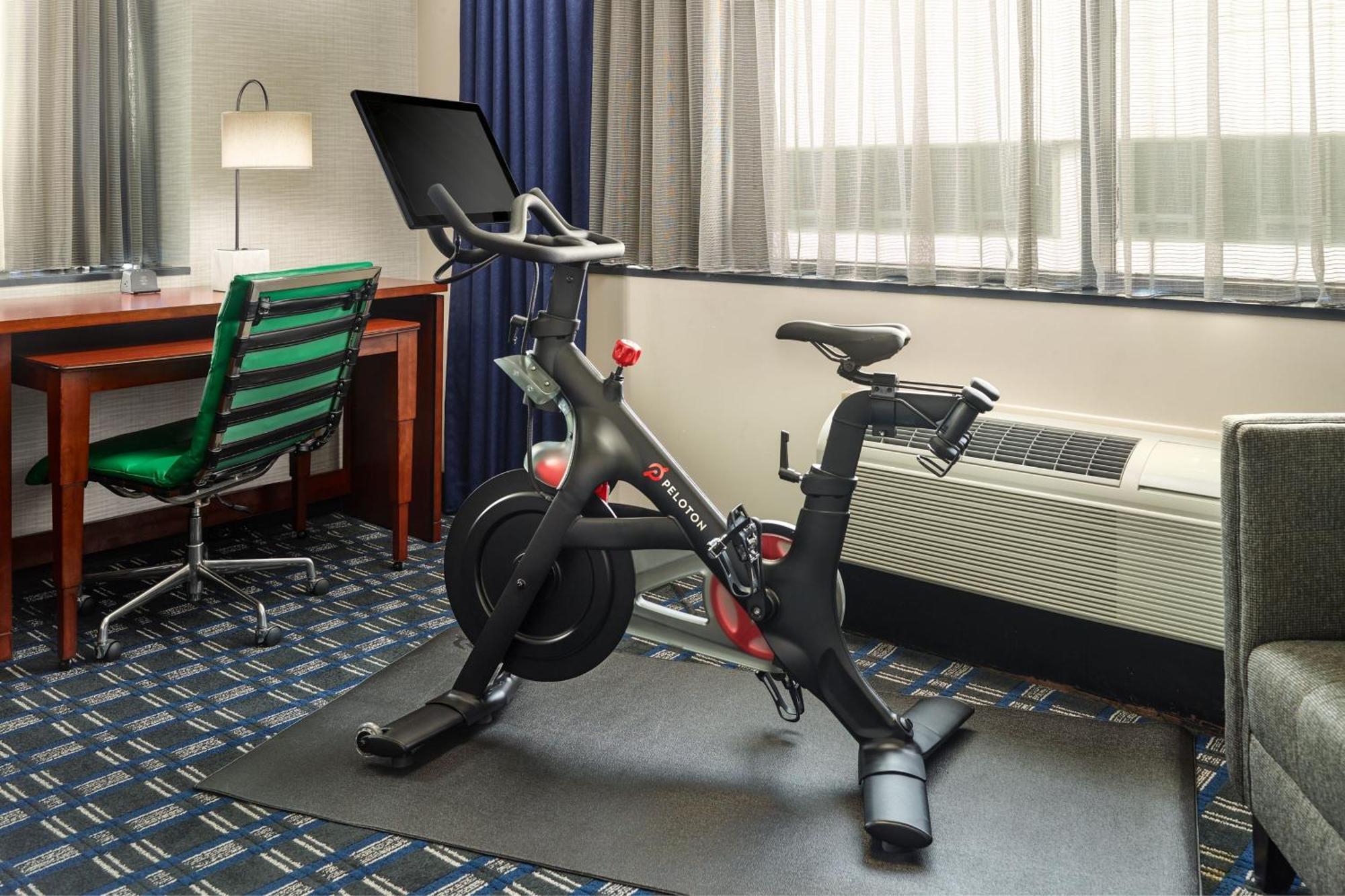 Courtyard Crystal City/reagan National Airport 3*