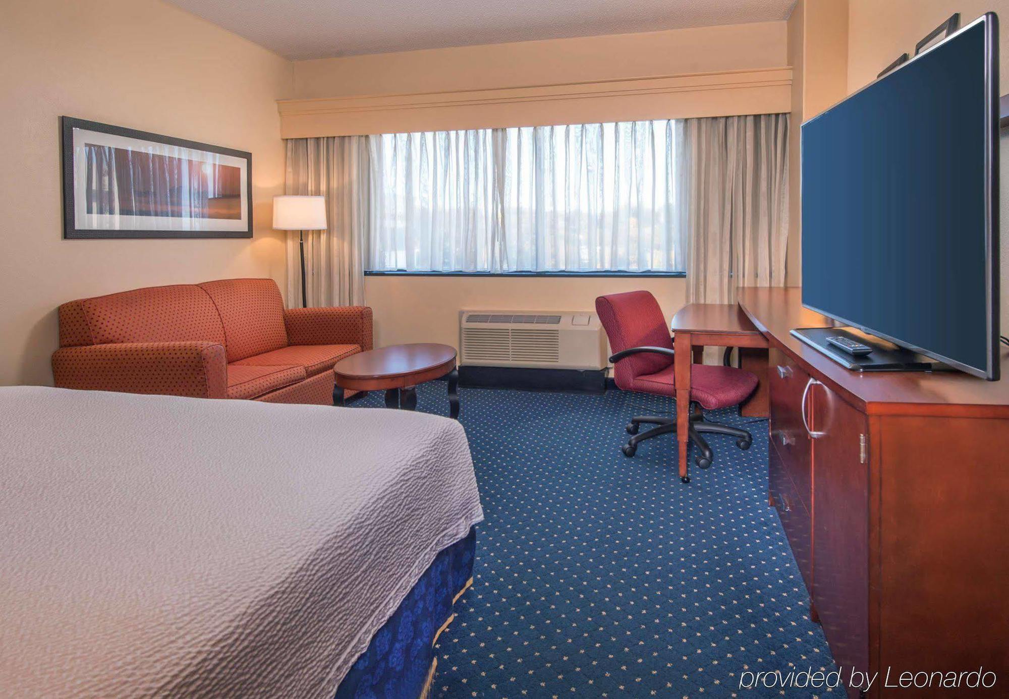 Hotel Courtyard Crystal City/reagan National Airport 3*