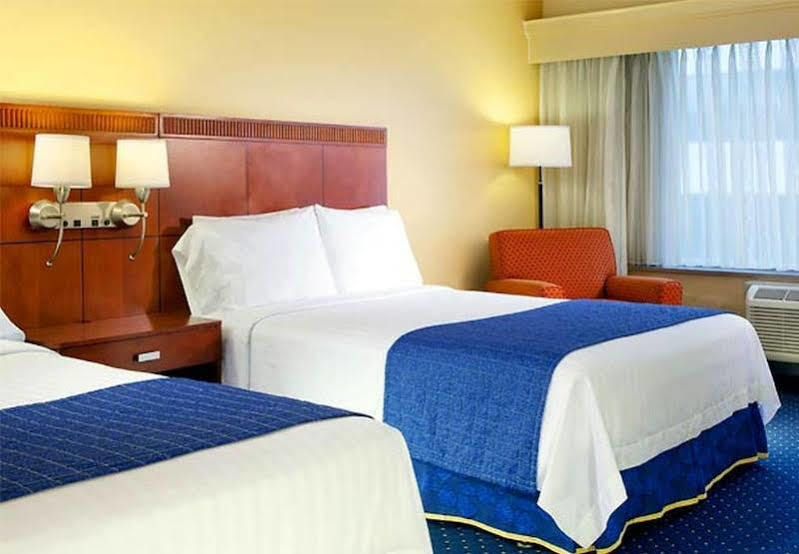 Courtyard Crystal City/reagan National Airport 3* Arlington