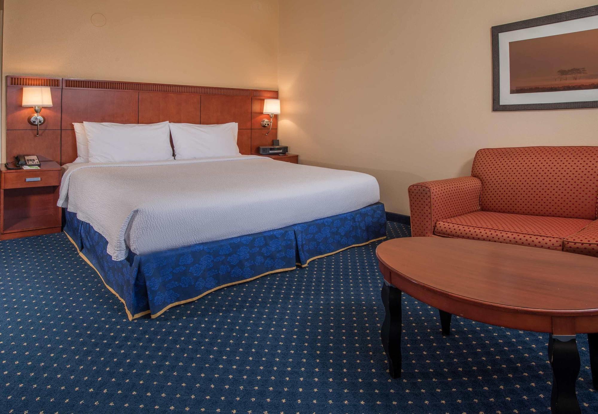 Courtyard Crystal City/reagan National Airport 3*