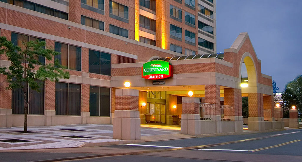 Courtyard Crystal City/reagan National Airport 3*